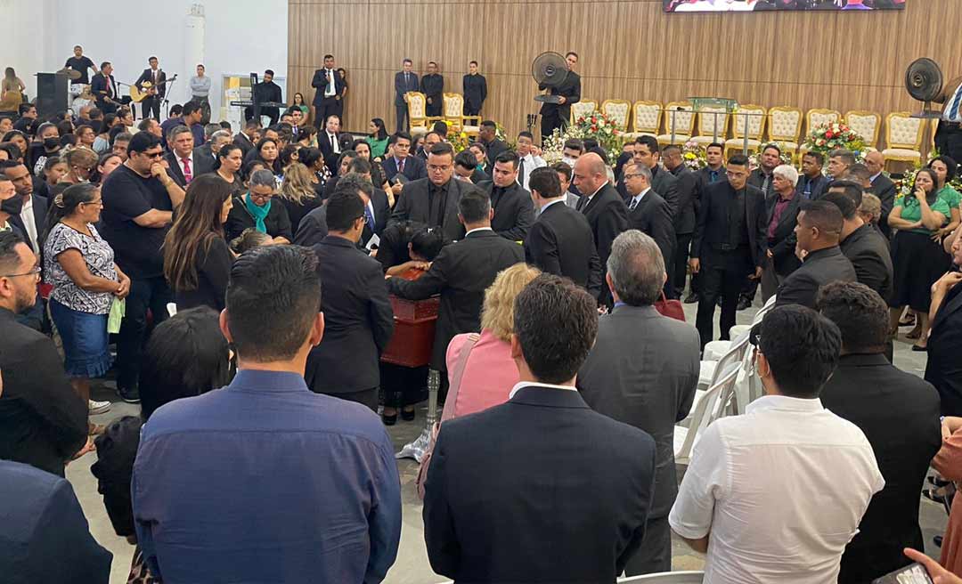 Velório do pastor Valter José reúne mais de 10 mil pessoas na sede da Assembleia de Deus de Madureira