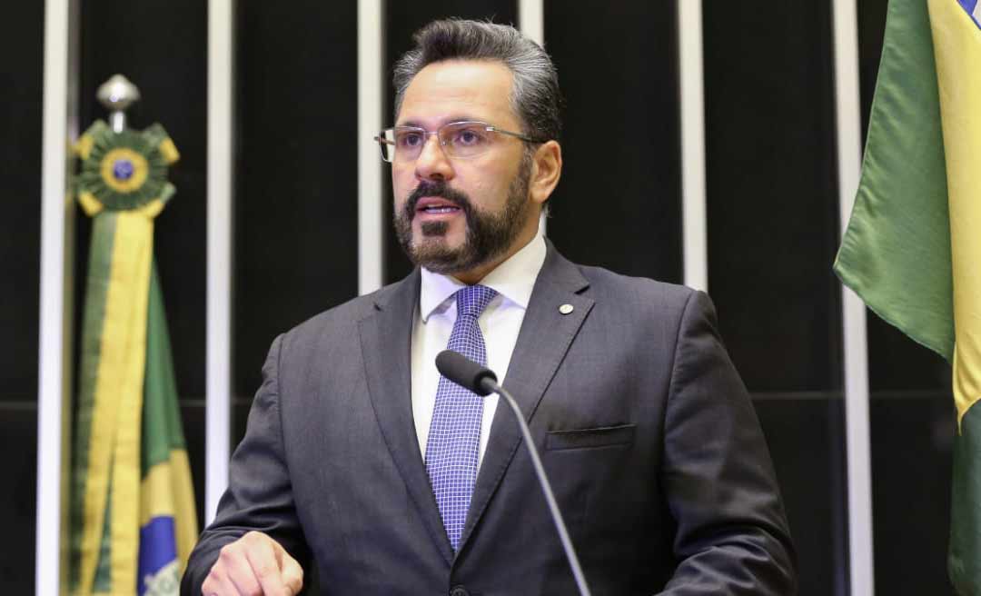 Alan Rick vota sim e Câmara aprova o piso nacional da enfermagem