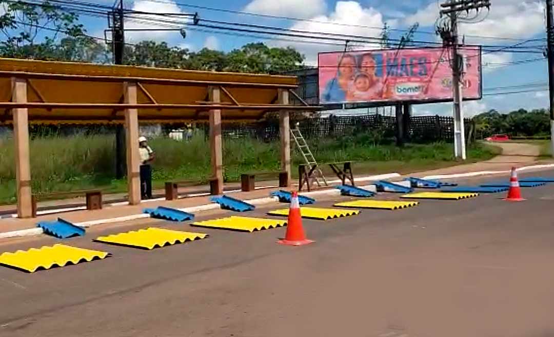 RBTrans tira o amarelo das paradas de ônibus e pinta tudo de azul