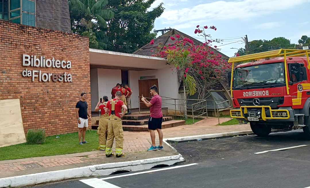 Após princípio de incêndio, bombeiros voltam à Biblioteca da Floresta para trabalho de rescaldo; Não houve dano em acervos, diz governo