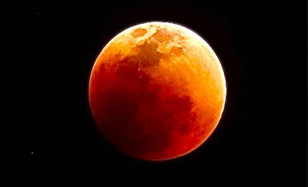 Eclipse da Lua atraiu olhares de acreanos na noite deste domingo; veja as fotos