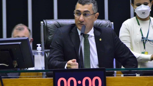 Jesus Sérgio aprova requerimento para ministro de Minas e Energia esclarecer os sucessivos aumentos dos combustíveis