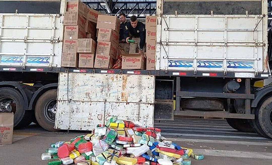Caminhão é flagrado com 468 kg de cocaína escondidos em caixas de biscoito da Miragina