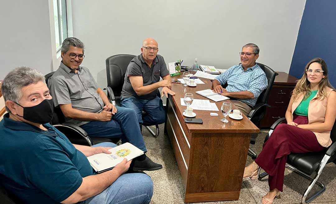 Edvaldo Magalhães se reúne com secretário de Produção para tratar sobre emenda de R$ 6 milhões para as culturas do café e do açaí
