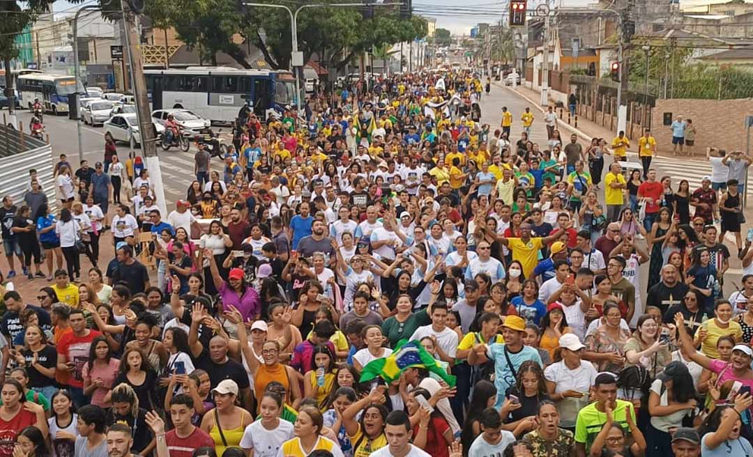 Sem a presença do Messias, evangélicos marcham para Jesus comandados por Feliciano