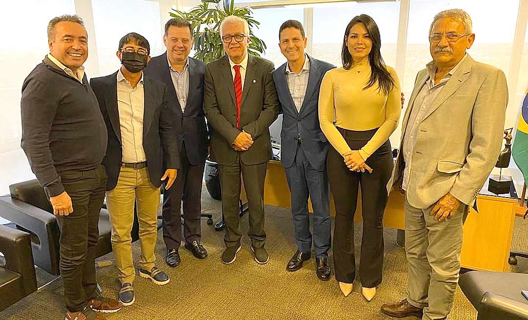 Reunião de tucanos com cúpula do PSDB em Brasília aumenta especulação de aliança com MDB no Acre; Correinha nega