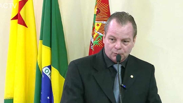 Pedro Longo cria emenda que destina computadores a mais de 500 profissionais de formação da SEE