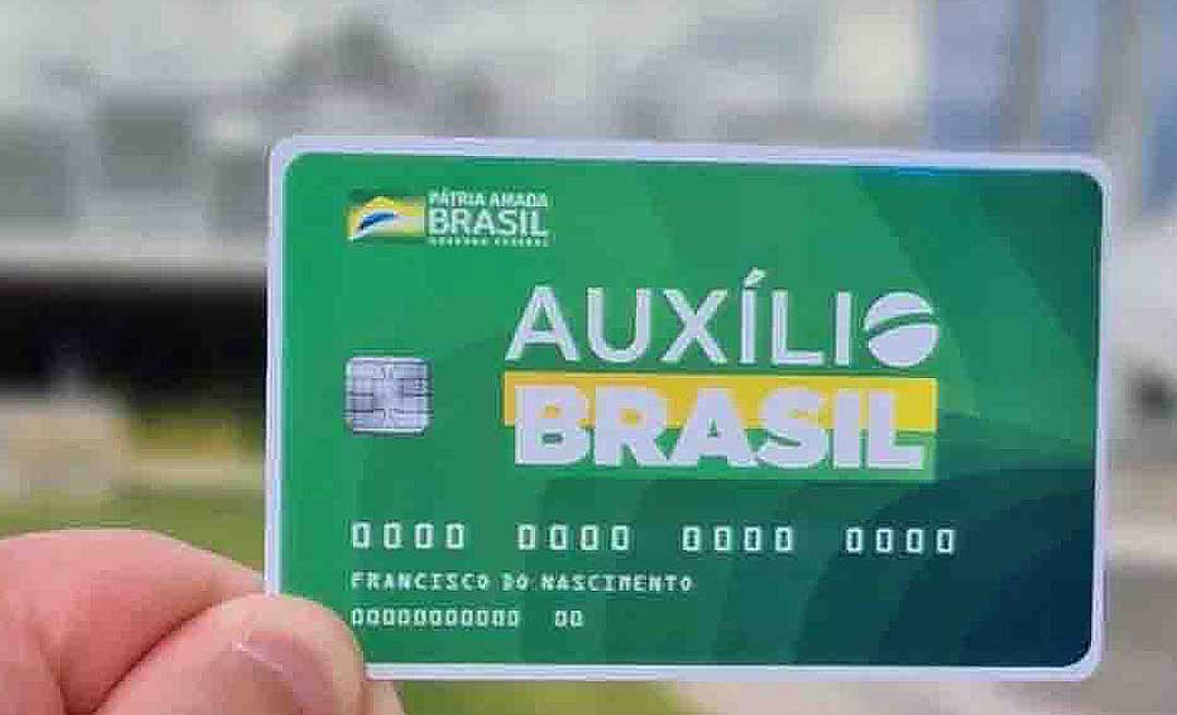 Presidente Jair Bolsonaro quer piso do Auxílio Brasil em R$ 600 antes das eleições deste ano
