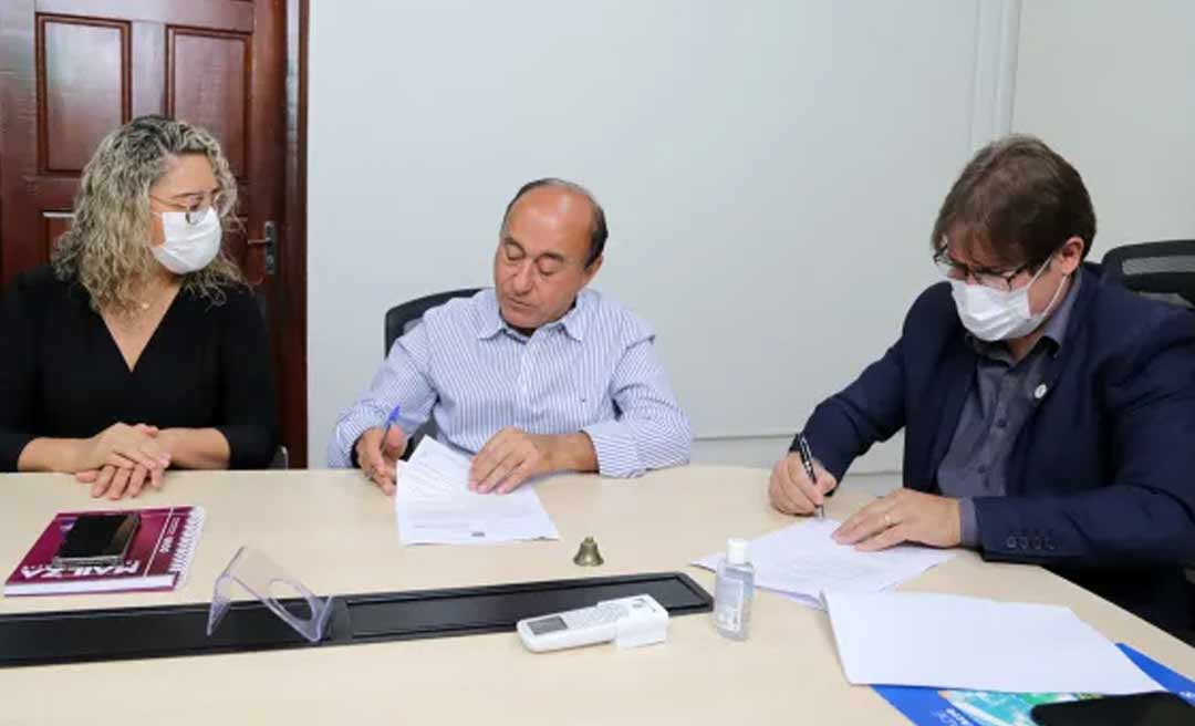 Prefeitura de Rio Branco firma acordo com UFAC para implantação do Projeto Farmácia Viva