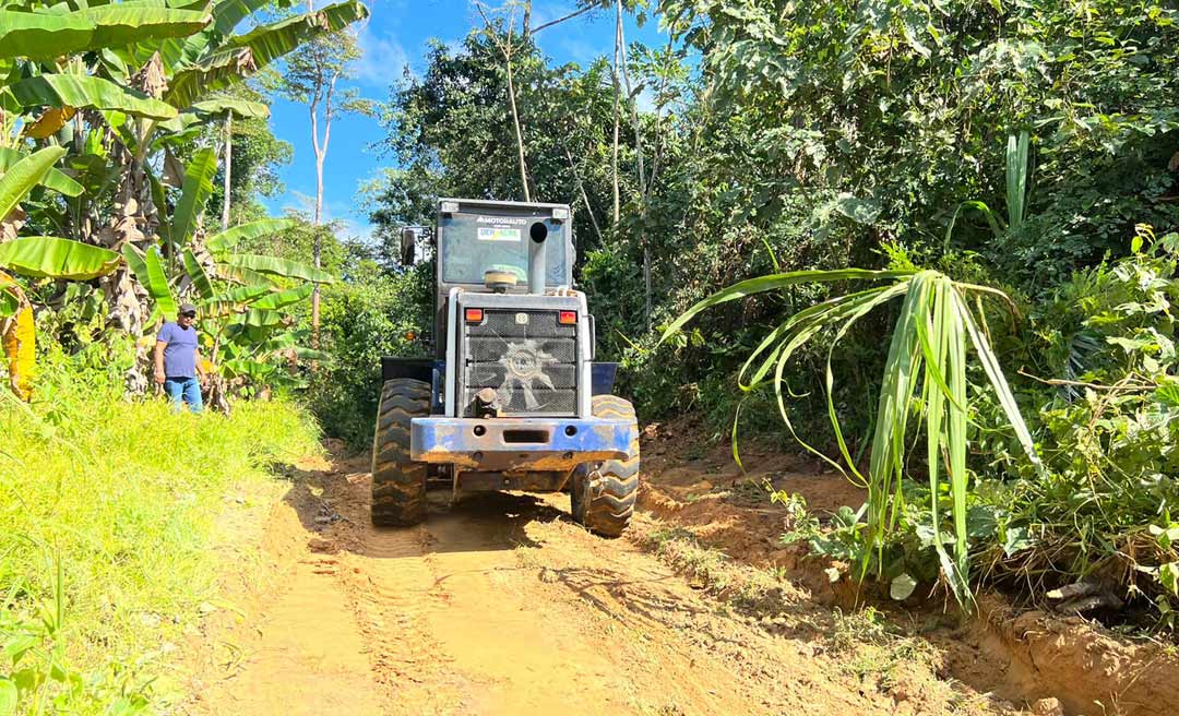 Parceria entre a Prefeitura de Tarauacá e Deracre garante recuperação de ramal e escoamento de produção de banana