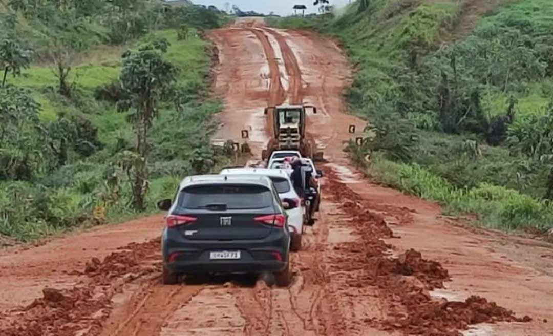 Imagem mostra situação caótica da BR-364 no trecho entre Feijó e Manoel Urbano