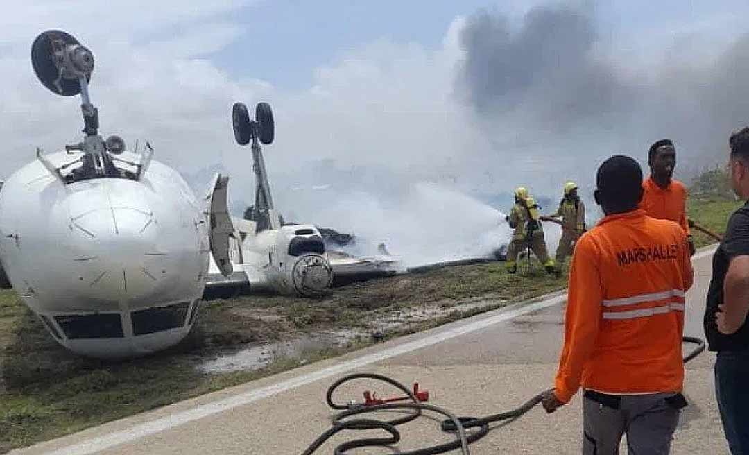 Acidente: avião 'aterrissa de ponta-cabeça' e todos sobrevivem