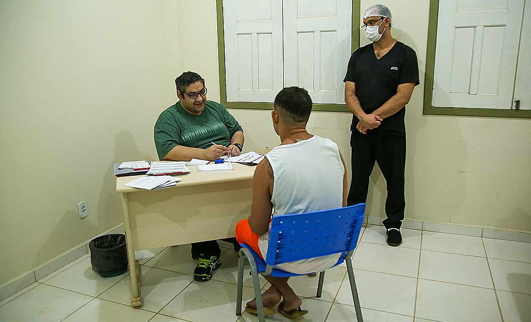 Detentos recebem atendimento médico no Complexo Penitenciário de Rio Branco