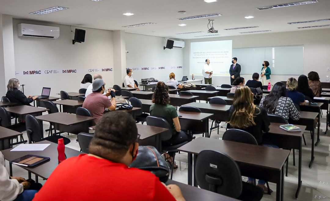 Oficina para a revisão do Plano Estadual de Recursos Hídricos acontece no auditório do MPAC, em Rio Branco