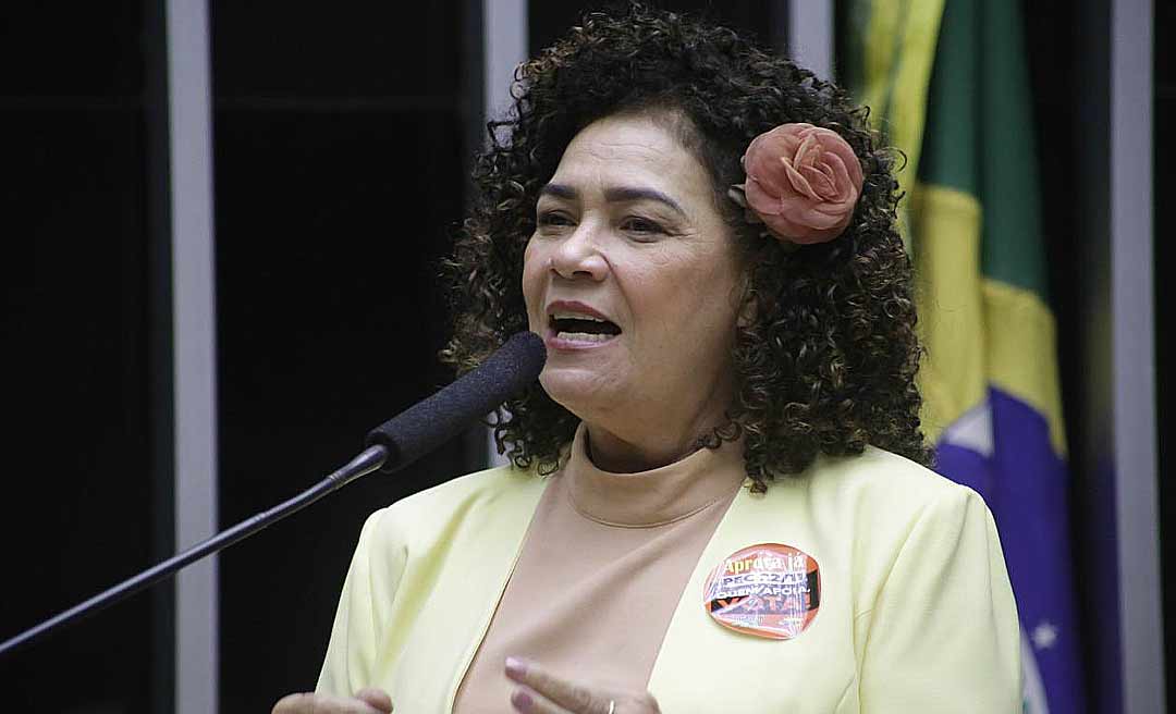 “O povo tá te querendo governador”, diz a comunista Perpétua ao petista Jorge Viana