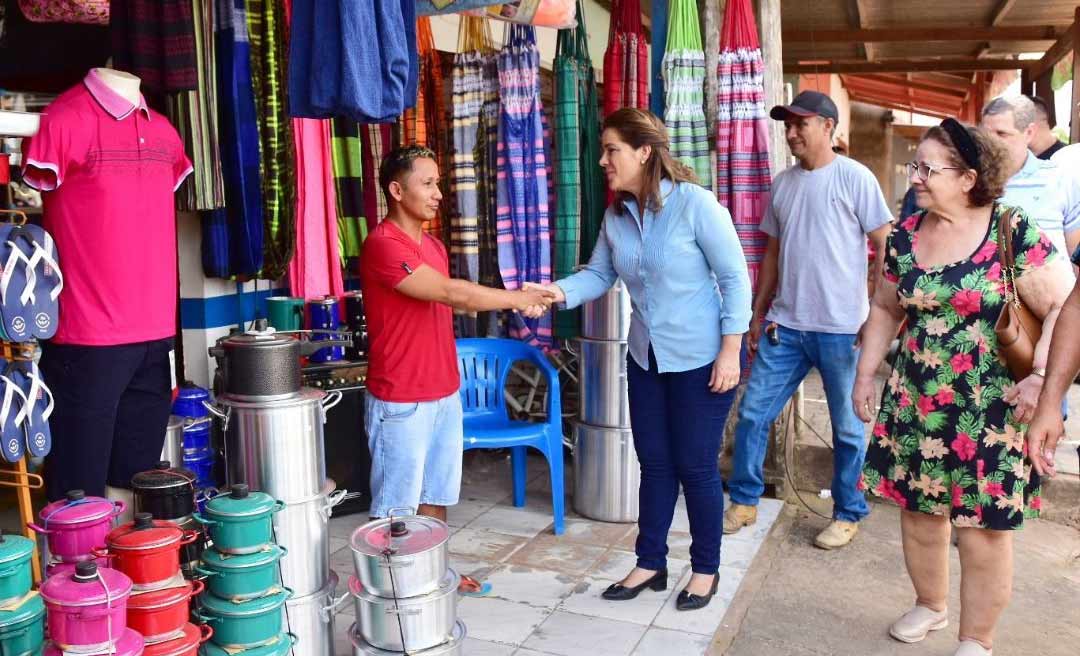 Ao lado da mãe em Sena Madureira, Mara Rocha diz que vai humanizar serviço público e gerar empregos