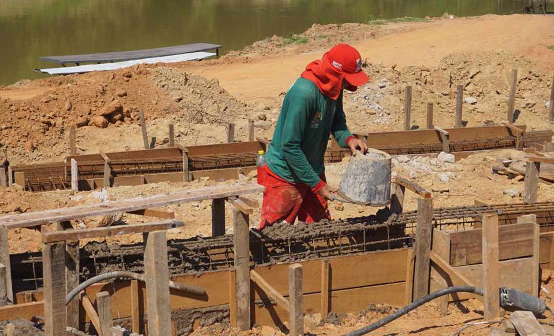 Deracre executa obras de duas novas rampas e duas escadarias de acesso ao Rio Acre, em Porto Acre