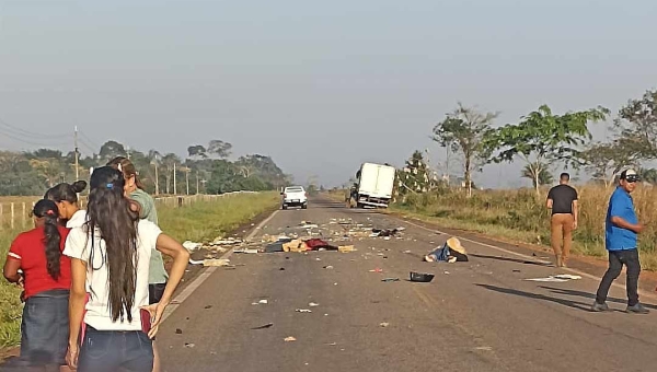 PRF confirma cinco mortes e 11 feridos em acidente com Van na BR-317