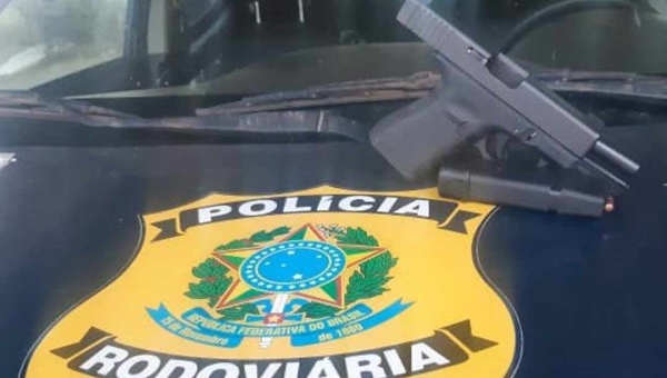 Homem é preso pela PRF por transportar arma de fogo sem registro