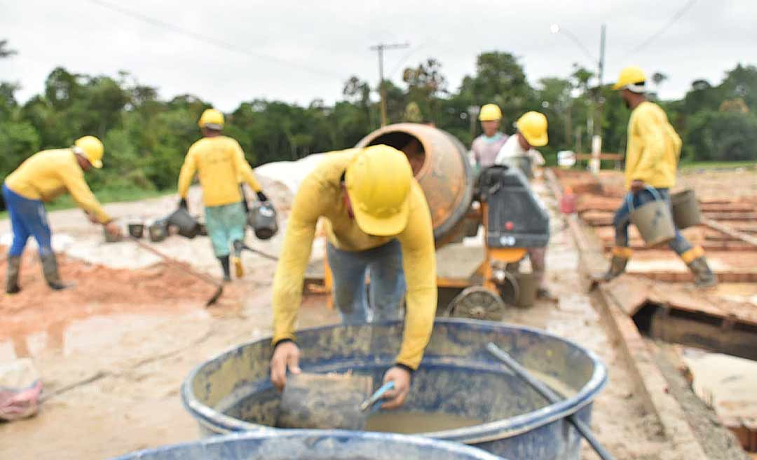 Governo do Acre avança com obras de infraestrutura em todos os municípios e gera trabalho e renda