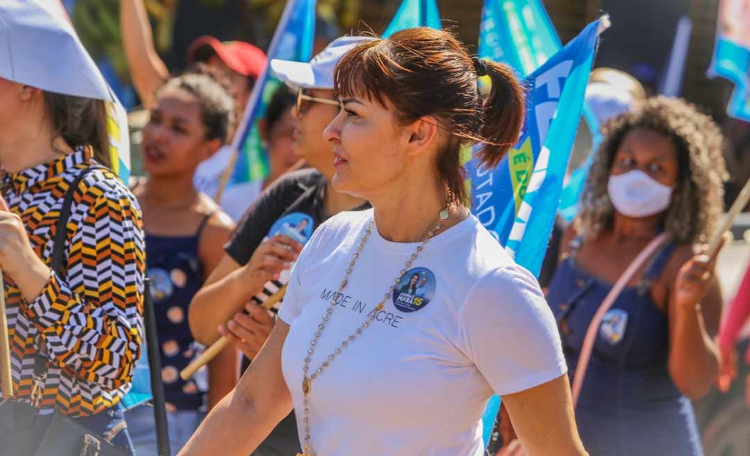 Márcia Bittar participa da Caminhada da Esperança no bairro Calafate