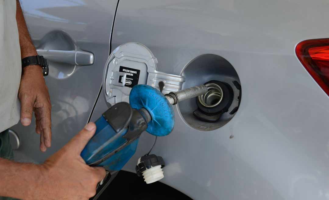 Petrobras reduz litro da gasolina em R$ 0,25 nas distribuidoras e preço passará de R$ 3,53 para R$ 3,28 por litro