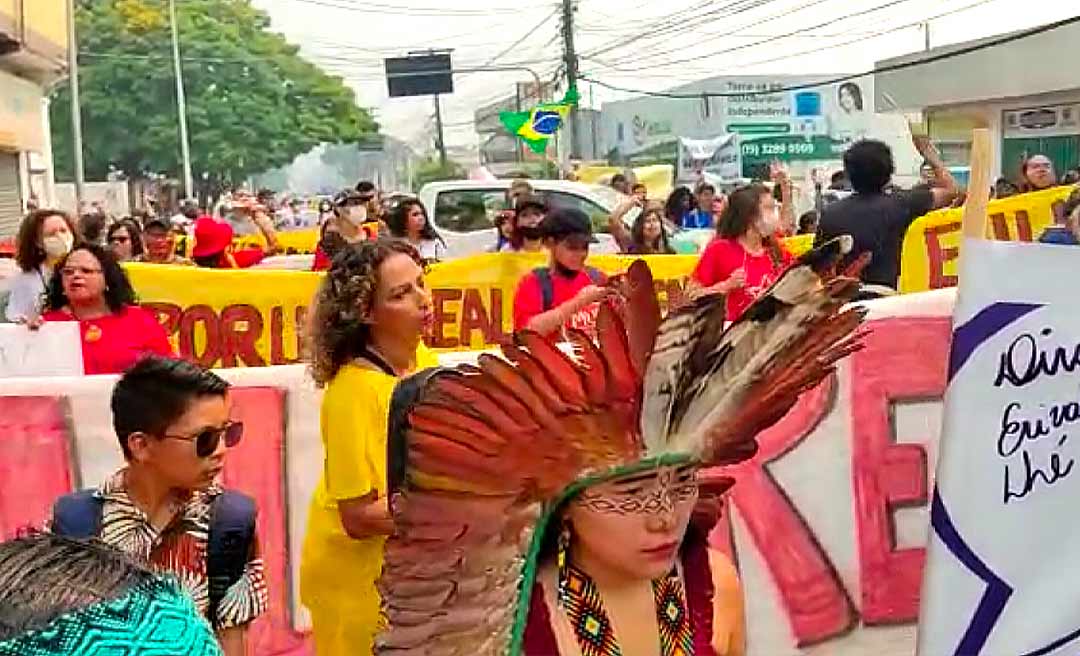 Movimentos sociais ligados ao Partido dos Trabalhadores fazem manifestação ao fim do 7 de Setembro