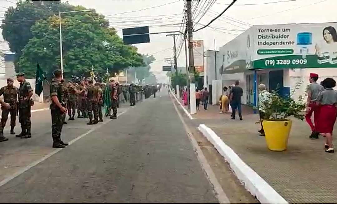 Público começa a chegar na Avenida Getúlio Vargas para o desfile de 7 de Setembro