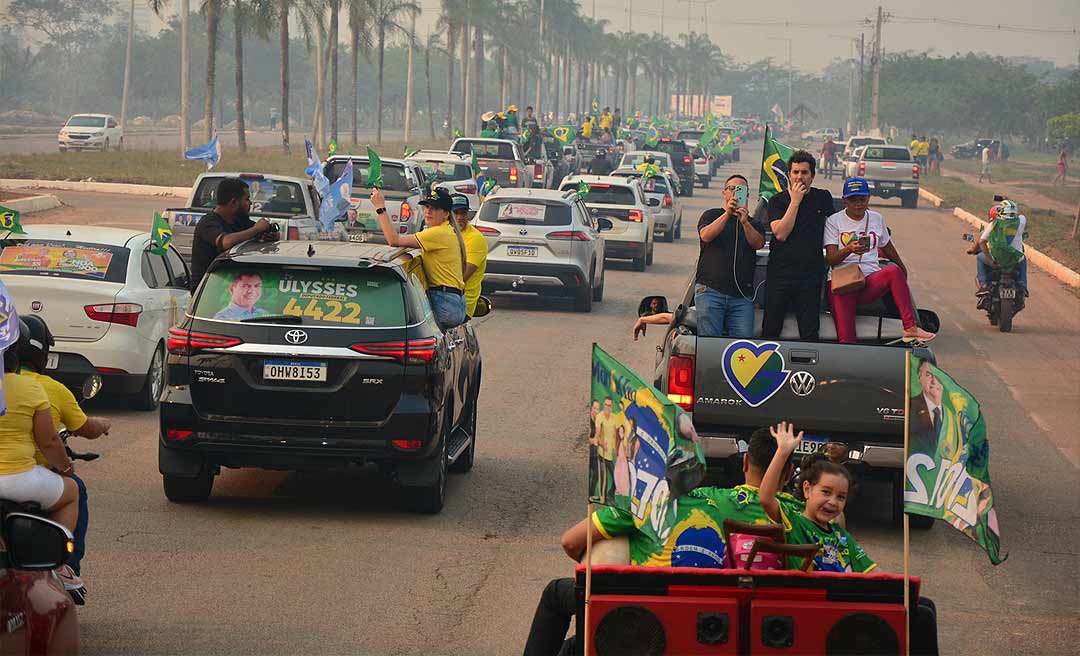 Bolsonaristas de Rio Branco e Cruzeiro do Sul saem às ruas em carreata pró-Bolsonaro