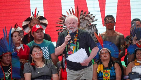 Lula estaria incomodado com a campanha dele no Acre e em mais três estados, revela Valor