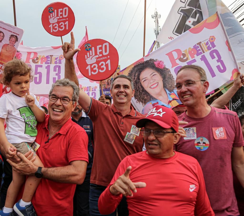 Ao lado das filhas e netos, Jorge Viana caminha em bairros da parte alta da cidade e diz que política para ele não é negócio