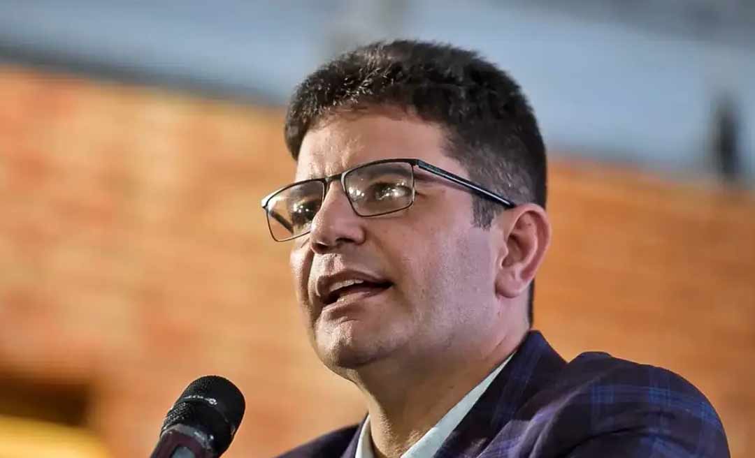 Em live, Gladson lamenta ataques, diz que adversários estão desesperados e afirma: “Não vou entrar nessa sujeira”