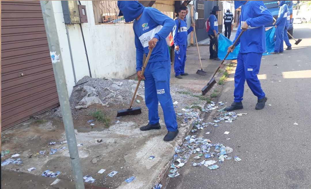 Secretaria de Cuidados com a Cidade reforça limpeza das ruas após derrame de santinhos durante as eleições