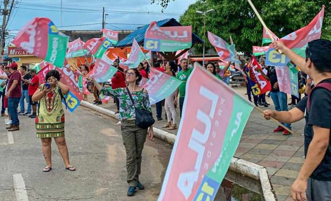 Movimento Lula Presidente realiza bandeiraço na Baixada da Sobral