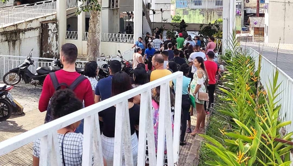 Casamento Coletivo: Rio Branco amanheceu com grande fila em frente ao Fórum de Rio Branco