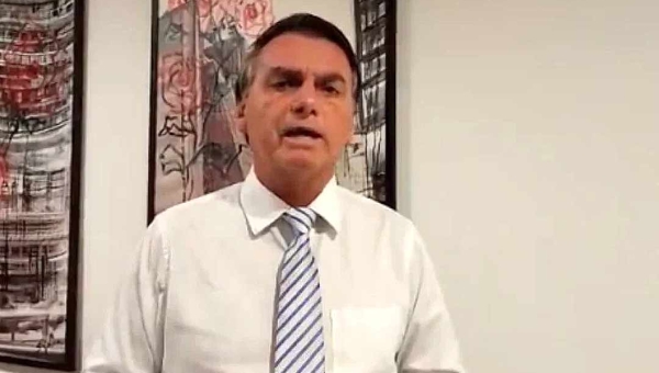 Sem apresentar provas, Bolsonaro acusa PT sobre caso das inserções e critica TSE