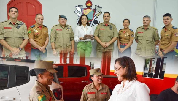 Senadora Mailza é homenageada pelo Corpo de Bombeiros do Acre