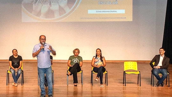 Prefeitura faz homenagem para merendeiras pela passagem do dia do servidor público 