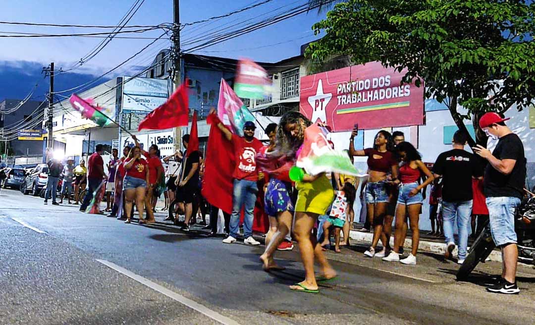 Petistas do Acre comemoram eleição de Lula nas ruas do centro de Rio Branco