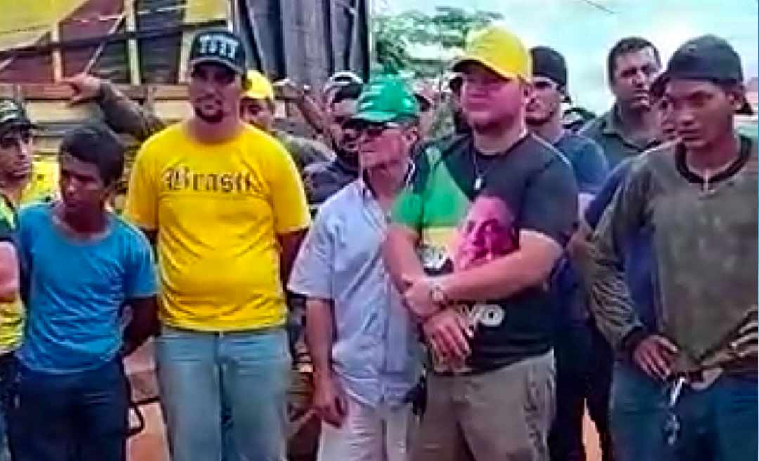 “A manifestação é contrária ao resultado das urnas. Houve fraude”, dizem caminhoneiros no Acre durante interdição de rodovia