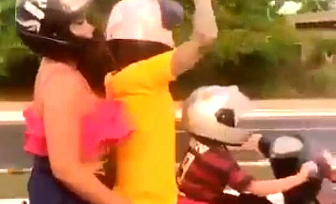 Polícia Civil identifica e indicia casal que aparece em vídeo com filho de 5 anos pilotando motocicleta