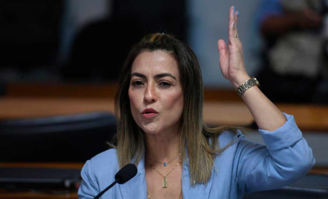 No twitter, ex-aliada Soraya Thronicke, ironiza silêncio de Bolsonaro: "Esperando a extrema-unção"