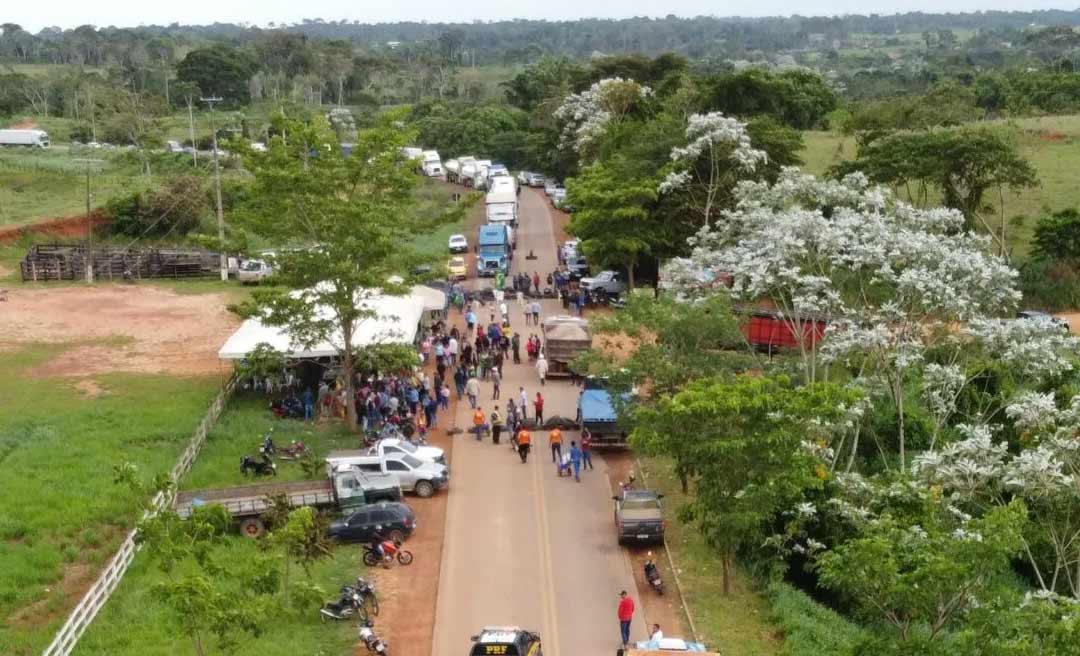 Acre ainda tem dois pontos de bloqueio em rodovias federais; BR-364 permanece fechada próximo à Acrelândia