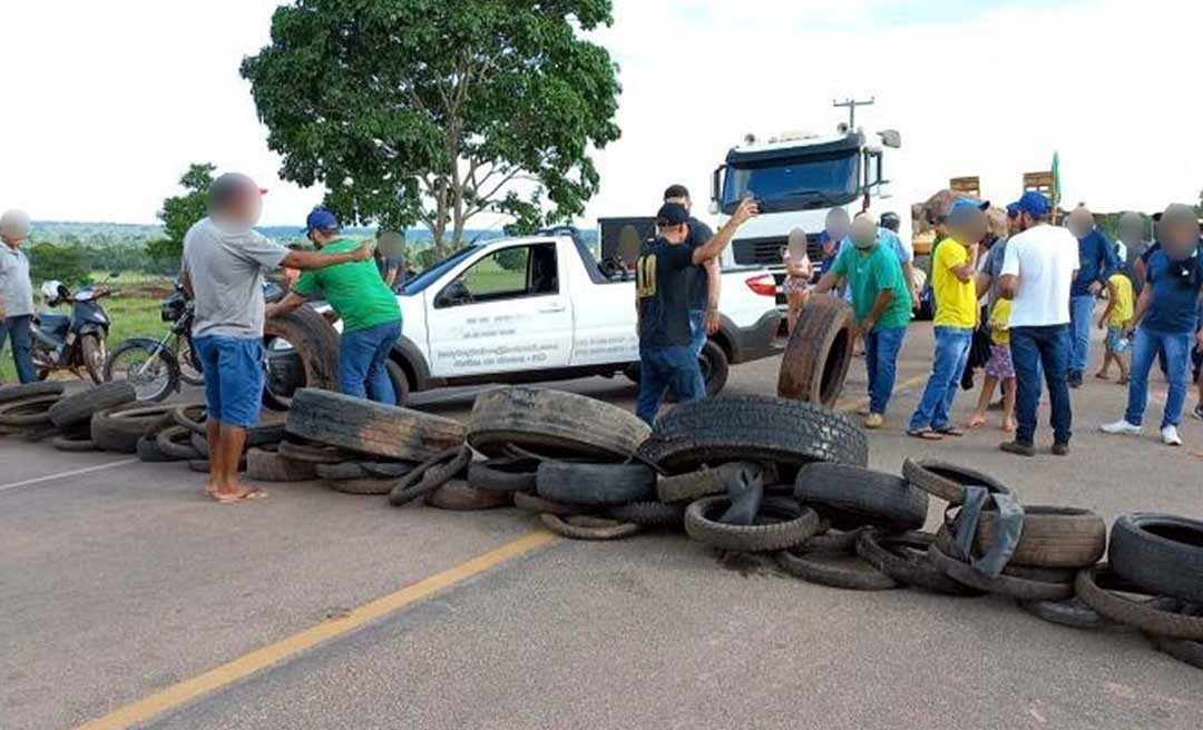 Bloqueios na BR-364 em Rondônia podem afetar abastecimento de combustíveis no Acre; Sindicato diz que ainda está tranquilo o cenário