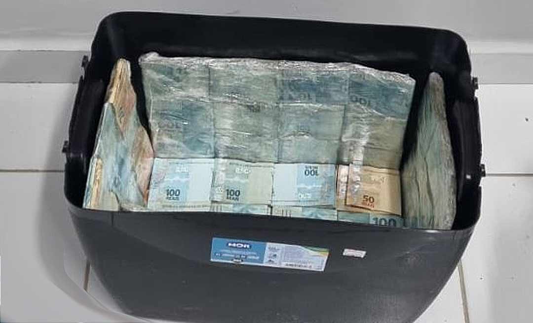 Quatro homens são presos transportando R$ 170 mil dentro de caixa térmica em Cruzeiro do Sul