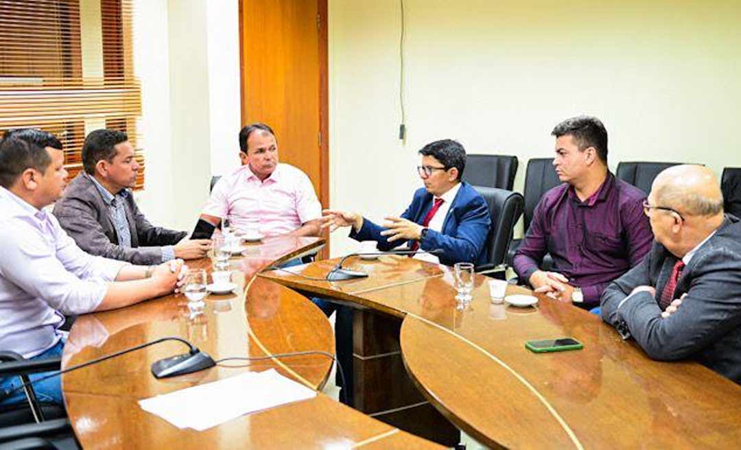 Presidente em exercício da Aleac, Jenilson Leite recebe visita do prefeito de Assis Brasil, Jerry Correia