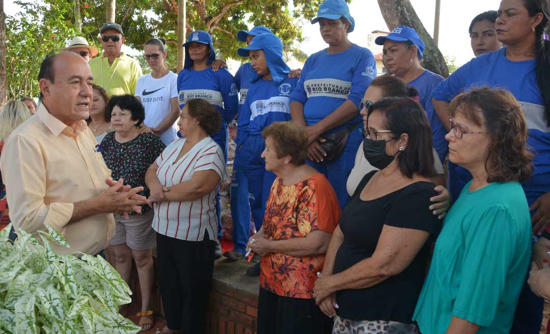 Em agradecimento, moradores do Tropical oferecem café da manhã aos garis e margaridas