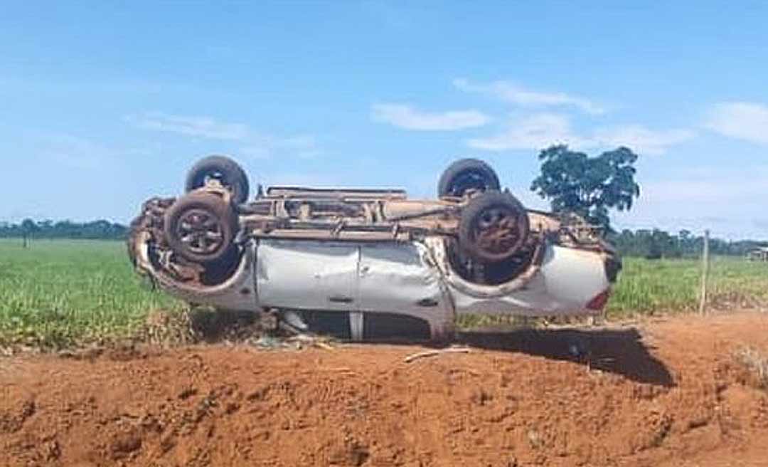 Viatura capota na AC-40 e dois policiais ficam feridos