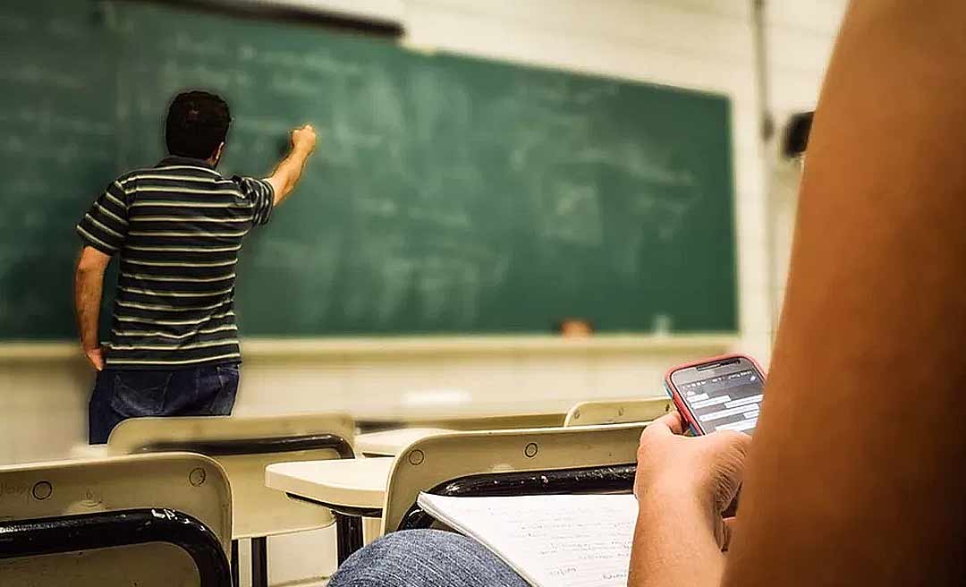 Cerca de 15 mil servidores da Educação do Estado receberão abono salarial, anuncia governo