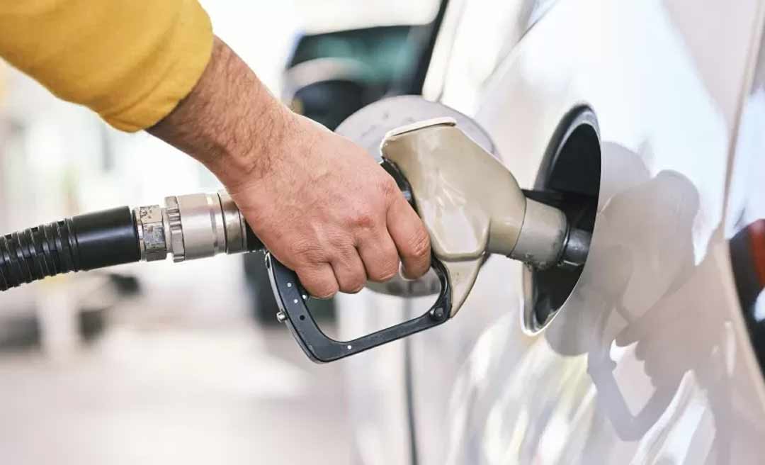 Gasolina e diesel ficam mais baratos para distribuidoras a partir de hoje